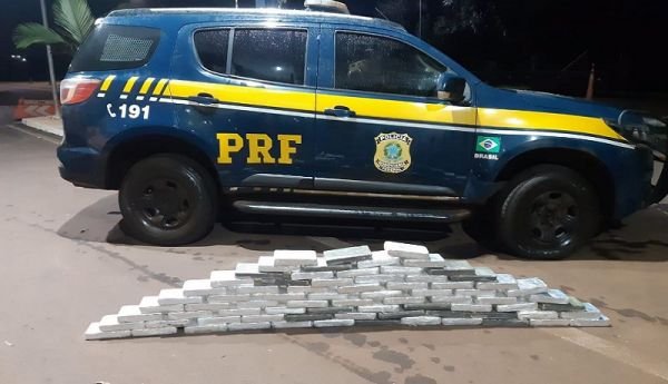 PRF prende mulher com 81 quilos de cocaína em abordagem na BR-285, em Ijuí