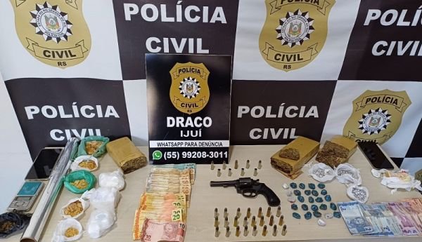 Polícia Civil prende dois e apreende drogas e arma em apartamentos da Pedreira, em Ijuí