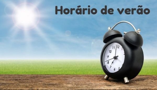 Respondendo a apoiador, Bolsonaro descarta volta do horário de verão